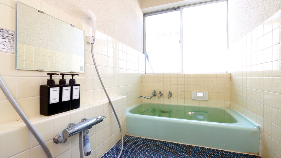 【お風呂】女性用内湯。五箇山温泉おぜの湯（ハーブ湯）は肌に優しく体がよくあたたまります。 