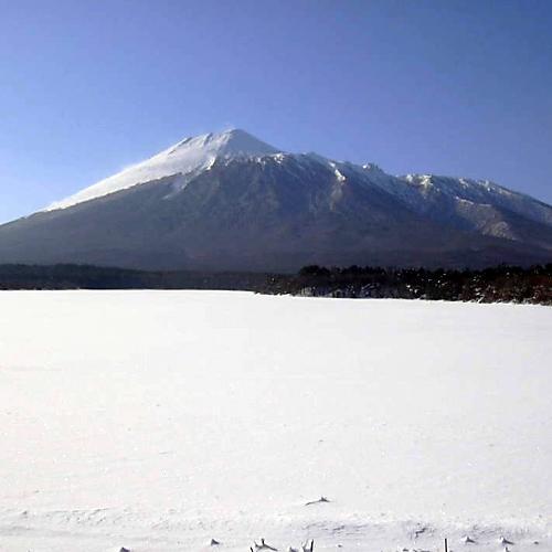 冬の岩手山