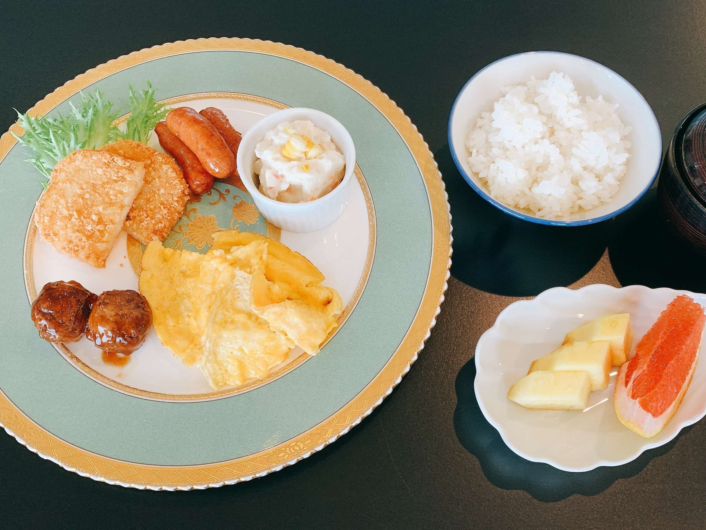 【朝食：お子様用定食（一例）】当日のご宿泊状況に応じ、ビュッフェor定食をご用意いたします