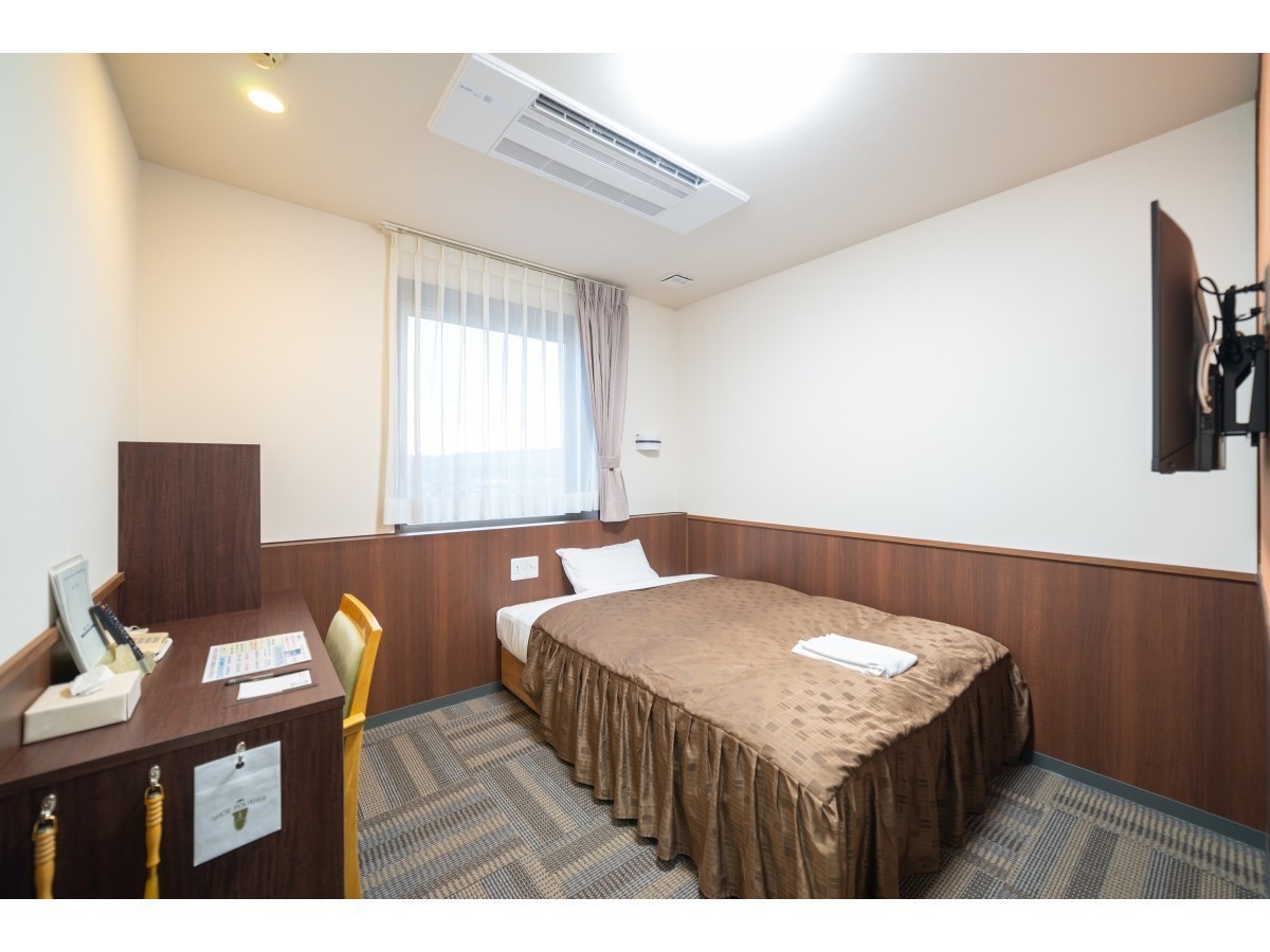 Green Hotel Kakuda Stop at Green Hotel Kakuda to discover the wonders of Shiroishi. Featuring a satisfying list of amenities, guests will find their stay at the property a comfortable one. Service-minded staff will welc