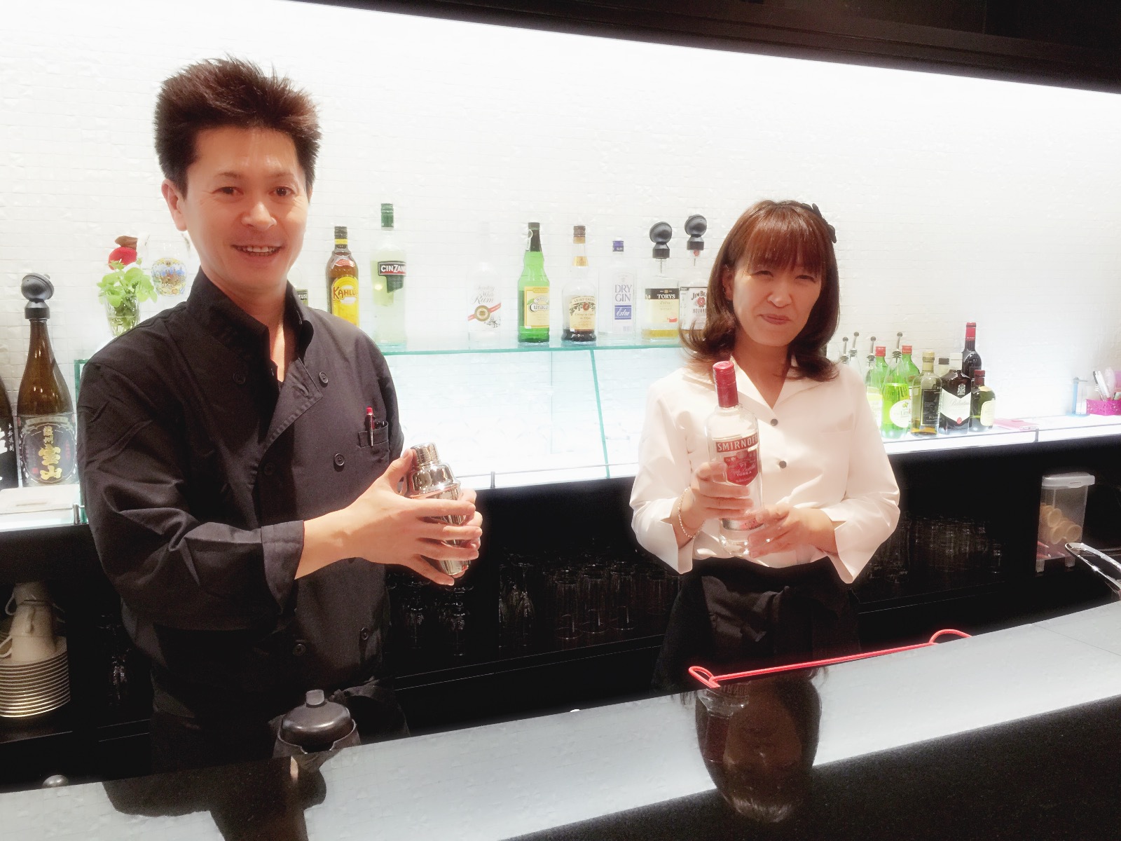 【ダイニングバー】スタッフ