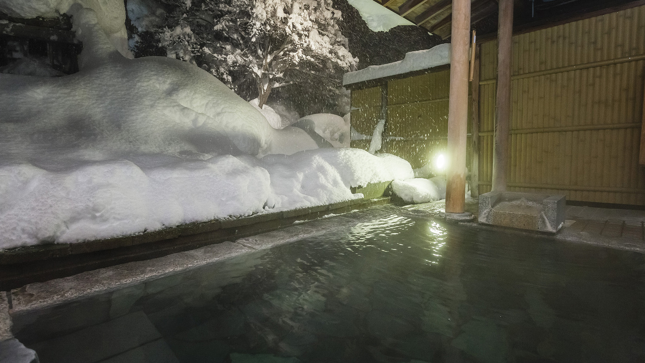 冬景色大浴場露天風呂(3名様程が丁度よい広さとなっております)