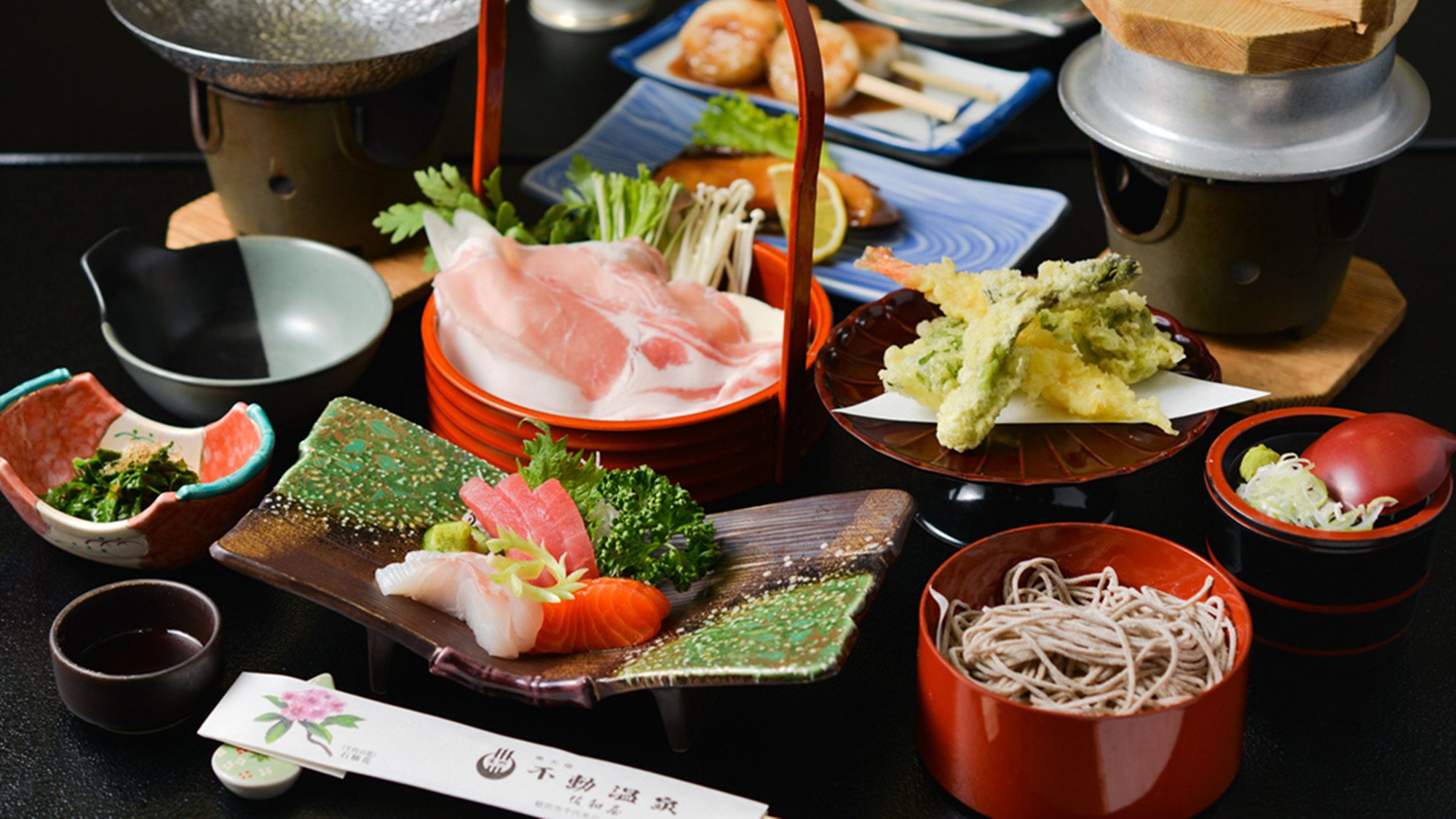 *夕食一例（千代幻豚しゃぶ懐石）／千代幻豚のしゃぶしゃぶをメインに季節の料理をお出しします。