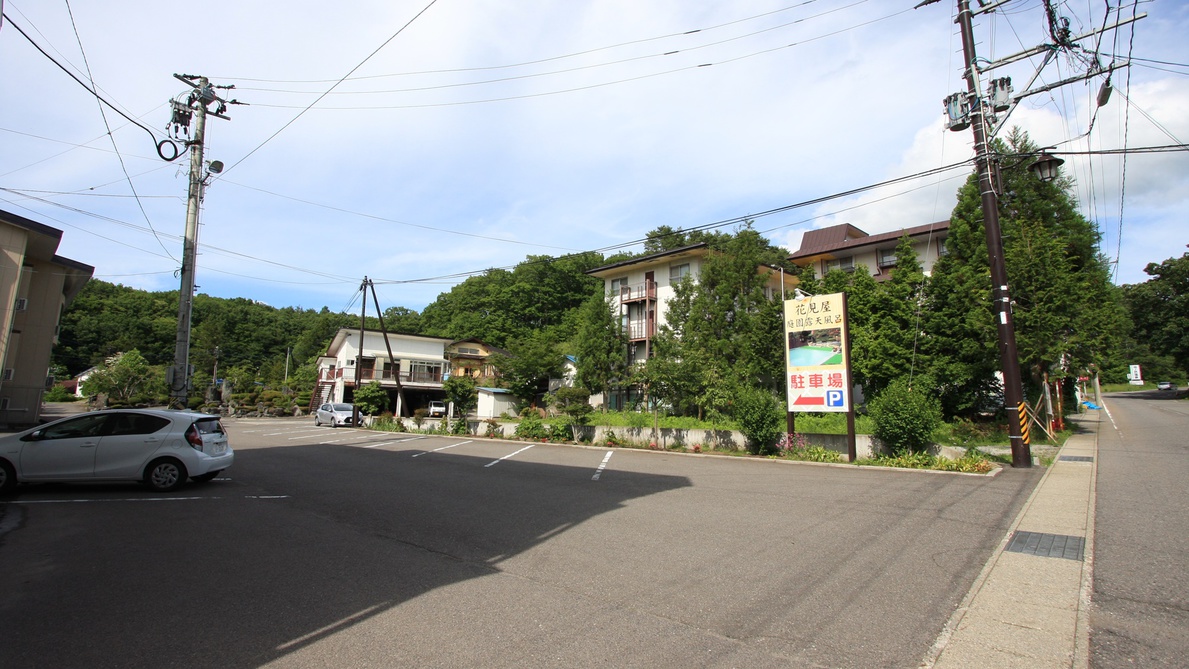 *駐車場／広々としたスペースなので、運転に自信のない方も安心です。