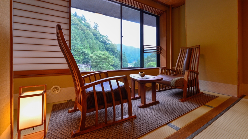 【翆明館和室の一例】川のせせらぎが心地よいお部屋です。