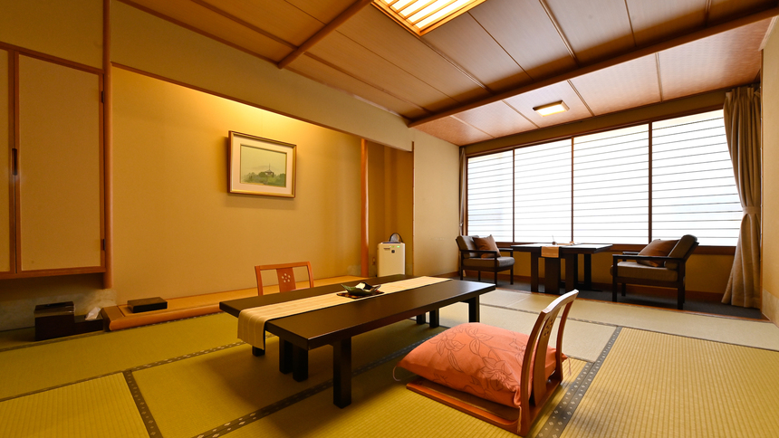 【翆明館和室の一例】川のせせらぎが心地よいお部屋です。