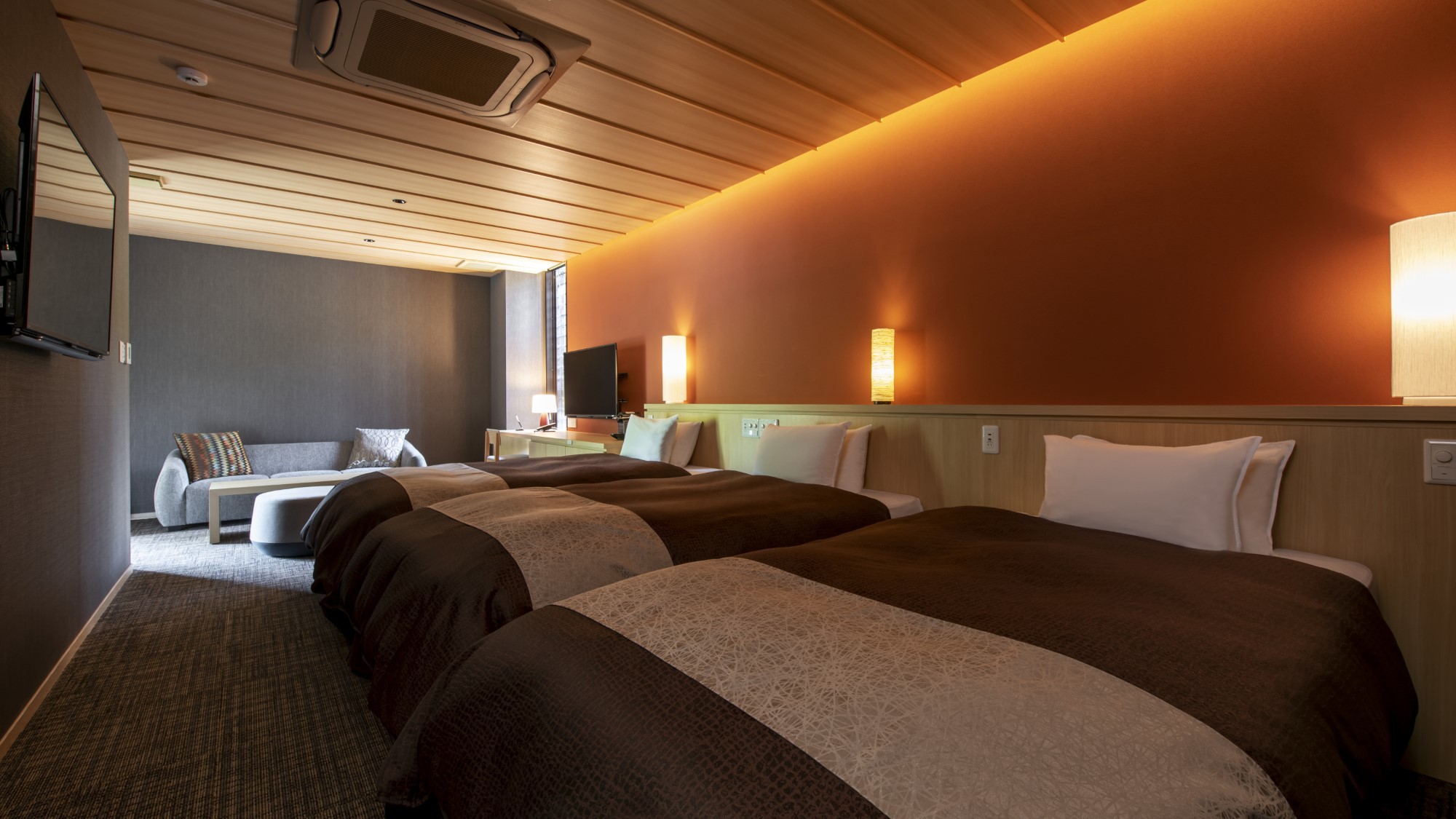 洋モダン〜Executive Type〜ウッドを基調とした客室は、和モダンな落ち着いた雰囲気。
