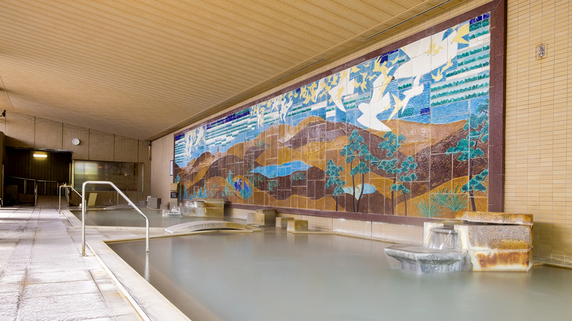 九谷焼陶板作品を一面に配した壁画大浴殿「海辺飛翔」