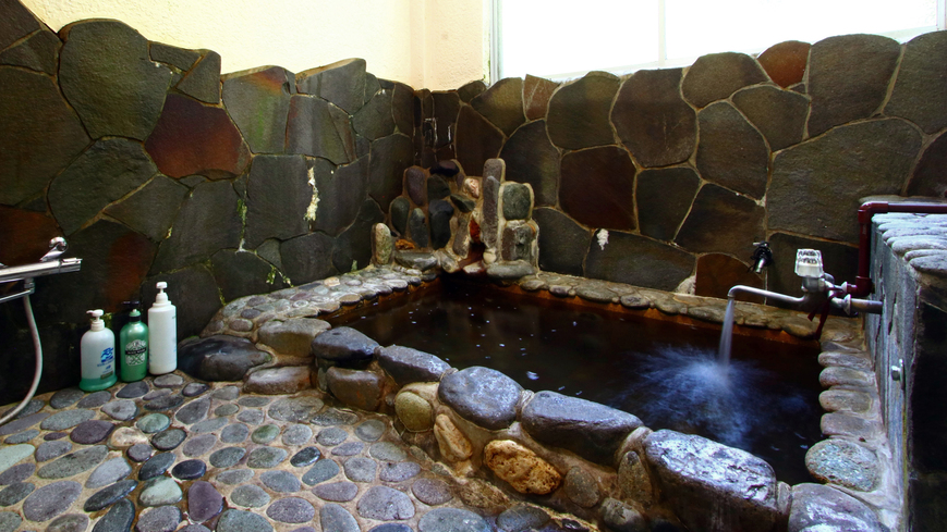 内風呂無色透明な天然温泉です