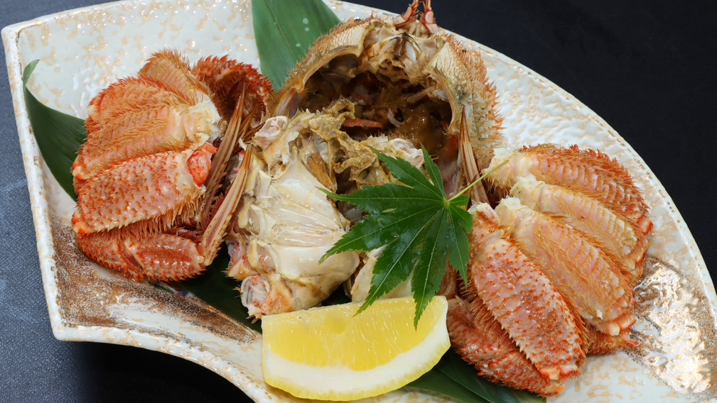 #ご夕食一例蟹贅沢！蟹まるごと1杯で青森の幸を堪能。※蟹の種類は仕入れに合わせ日替わりです