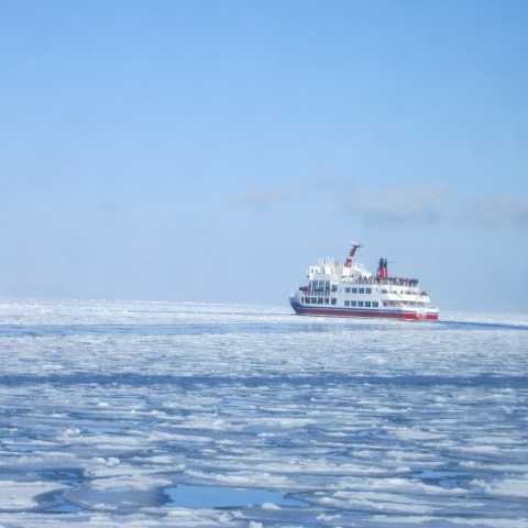 流氷の上のオーロラ号
