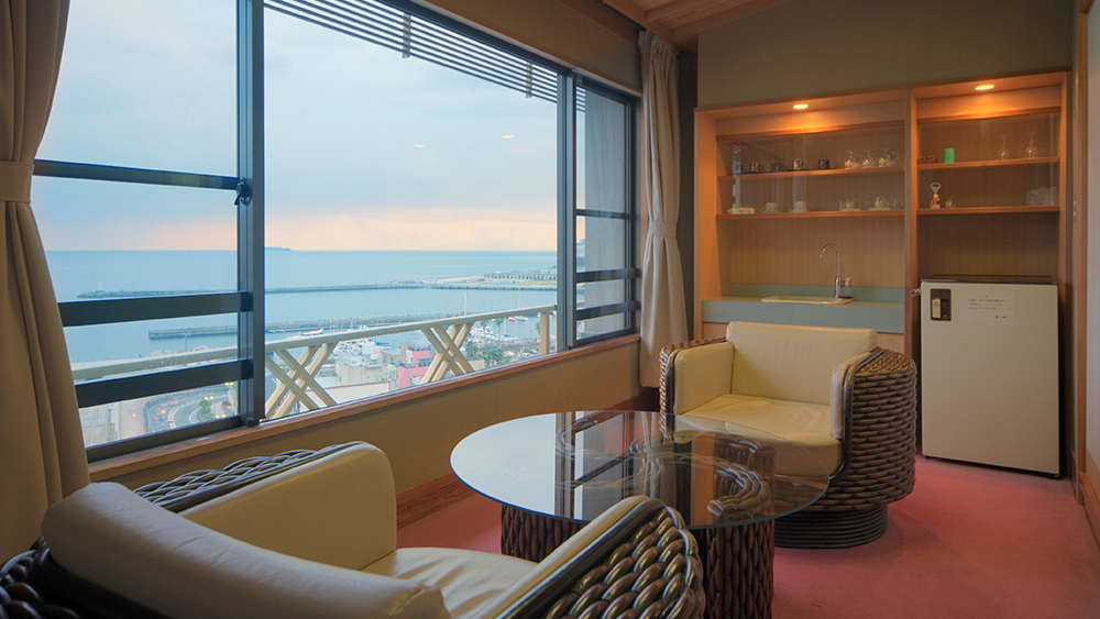 窓辺から熱海湾を眺め、ゆっくりと静かな休日をお過ごしください。