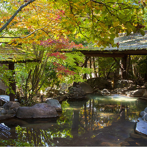 ＜秋・黒川温泉＞紅葉を眺めながらゆっくり温泉♪