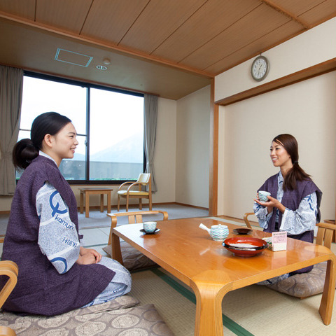 温泉なら、やっぱり和室だね！広いし、ゆっくりできるよ。