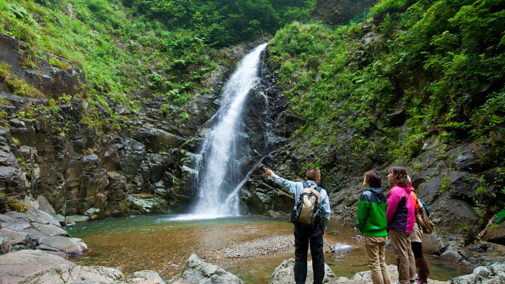 *夏の白神山地／暗門の滝は人気コース。爽やかな水の音を聴いて、疲れた心をリフレッシュ！