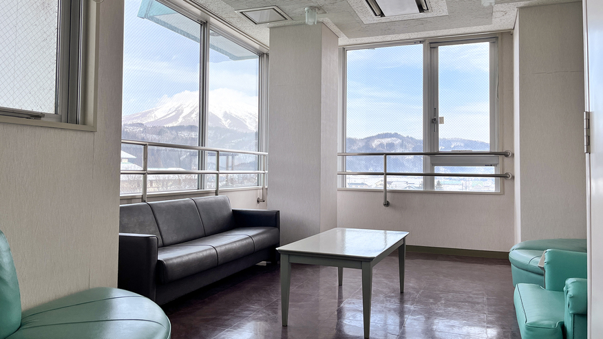 #館内から雄大な岩木山が見渡せます