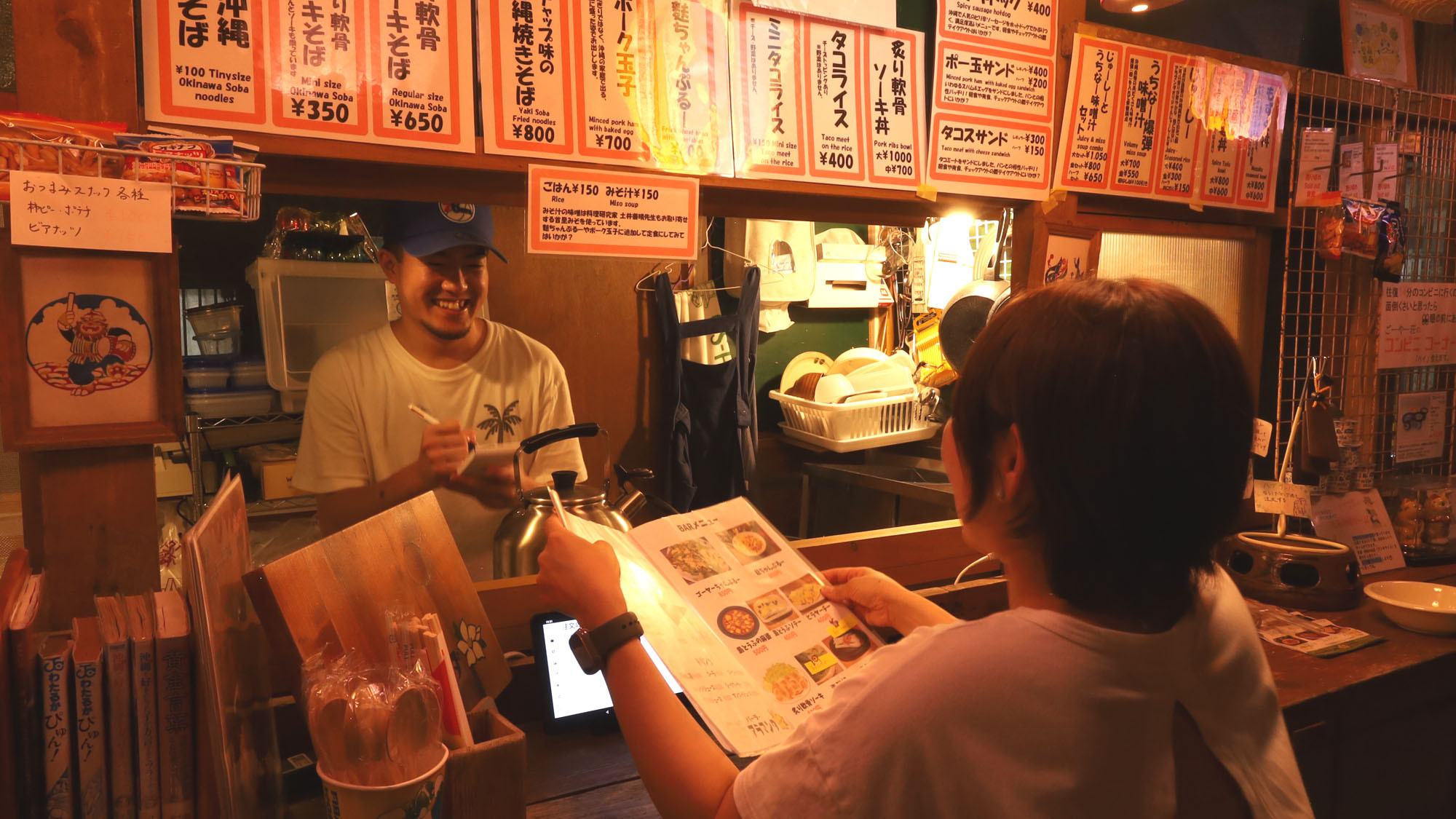 【パーラーアラマンダ(夜)】沖縄の昔からあるメニューが沢山！