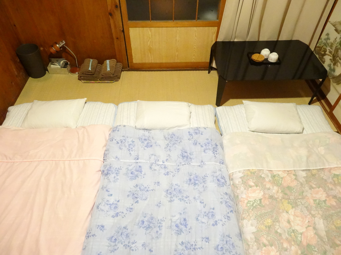 トリプル寝具利用—こじんまり和室