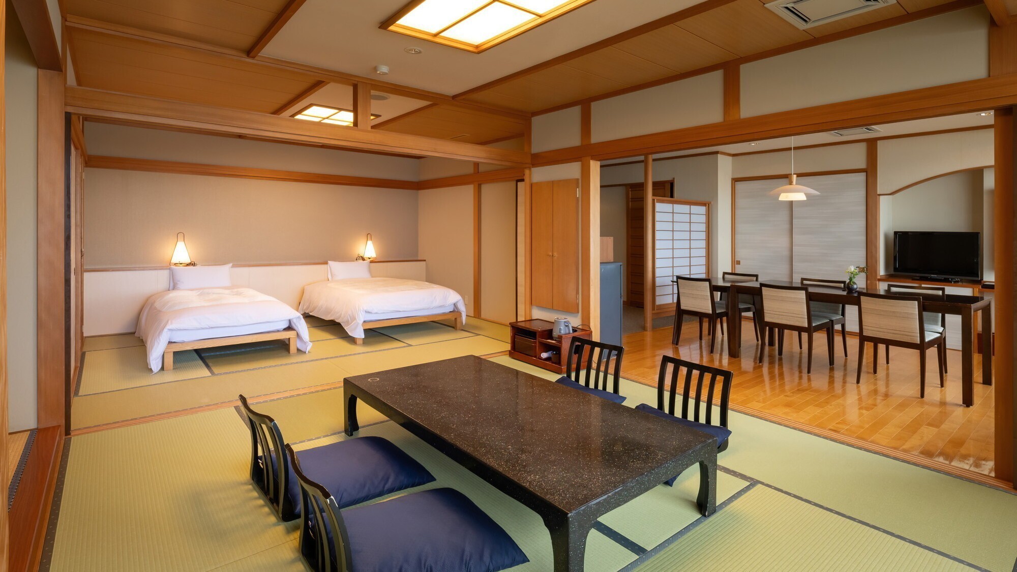 【リビング付客室一例】＜最上階＞ベッド付きのお部屋で寛ぎの時間をお過ごしください（全室禁煙）