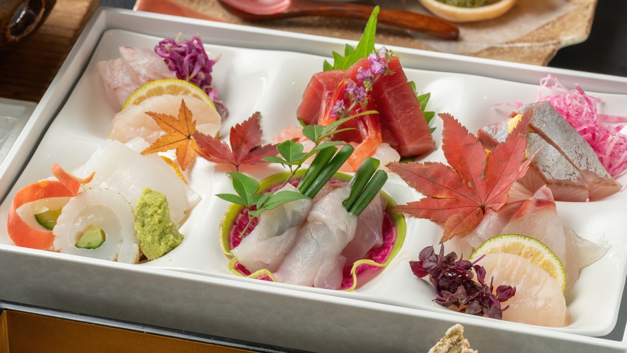 【ご夕食一例】料理長特製お重 ※写真はイメージです。仕入れ状況により異なります。