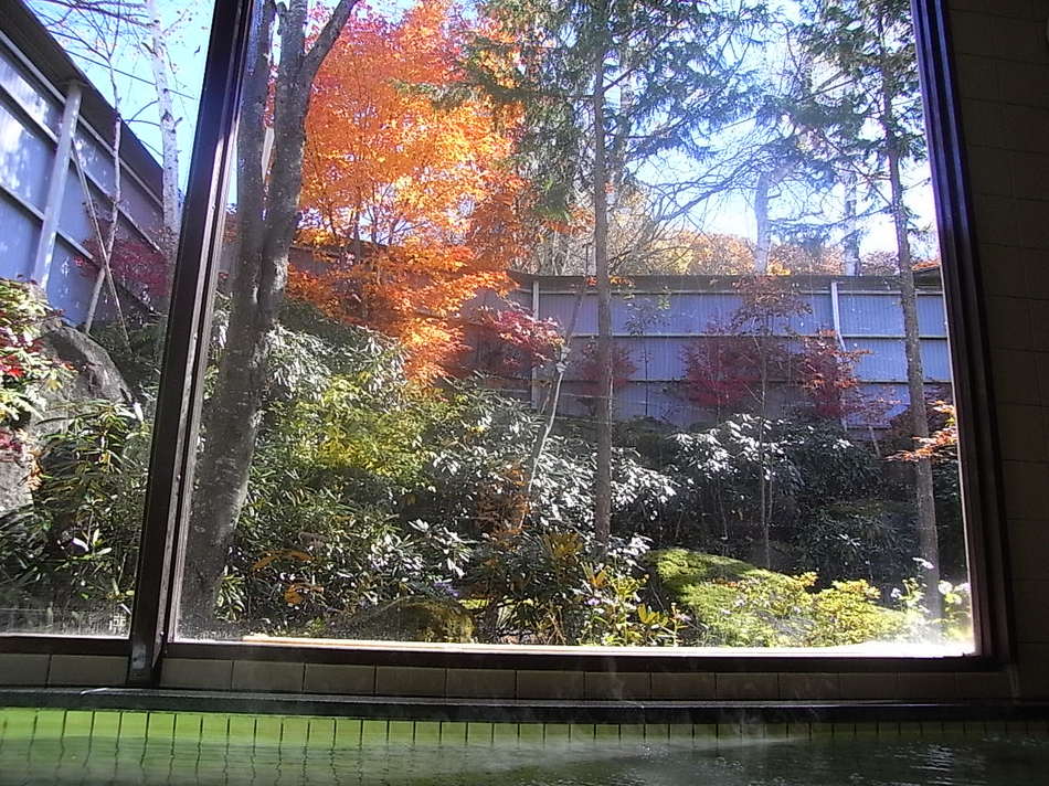 風呂からの紅葉