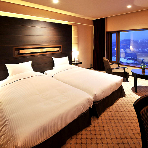 Lake View Twin Room (Non Smoking) 