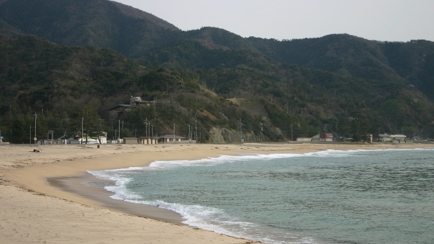 水晶浜海水浴場は、「日本の水浴場８８選」に選ばれており、美しい海として有名です 