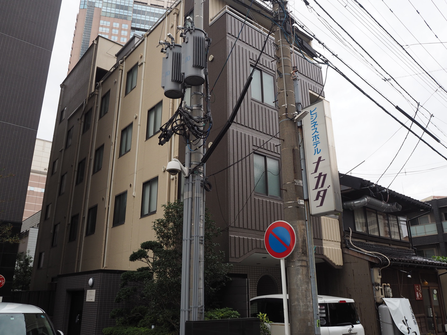 外観（左）