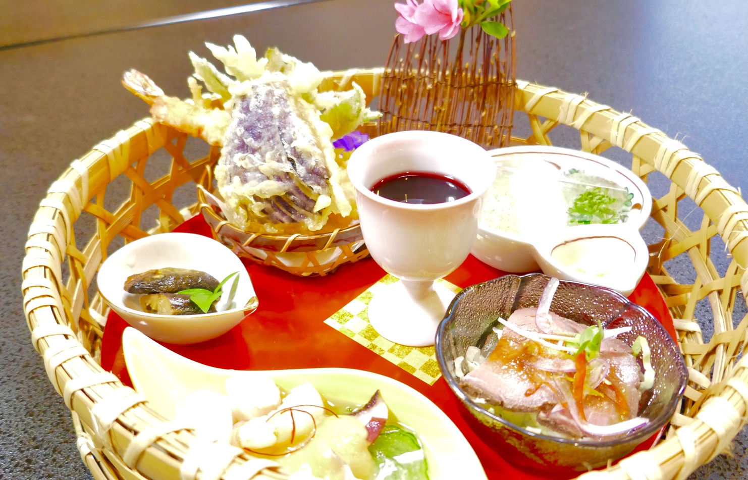 【夕食付】茨城産の食材をふんだんに使った夕食。朝はゆっくり派におすすめ！