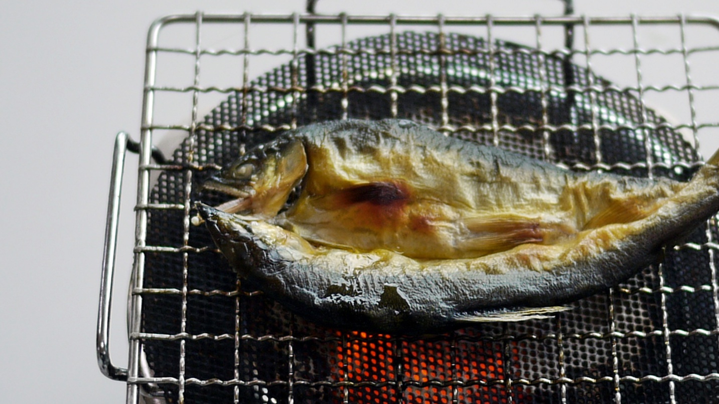 *【朝食一例】パチパチっと目の前で焼き上げる鮎のひらきは御飯が進みます