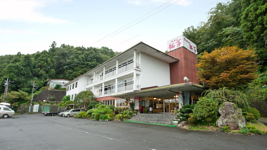 *【外観】久慈川の畔にあるグルメなホテルへようこそ！
