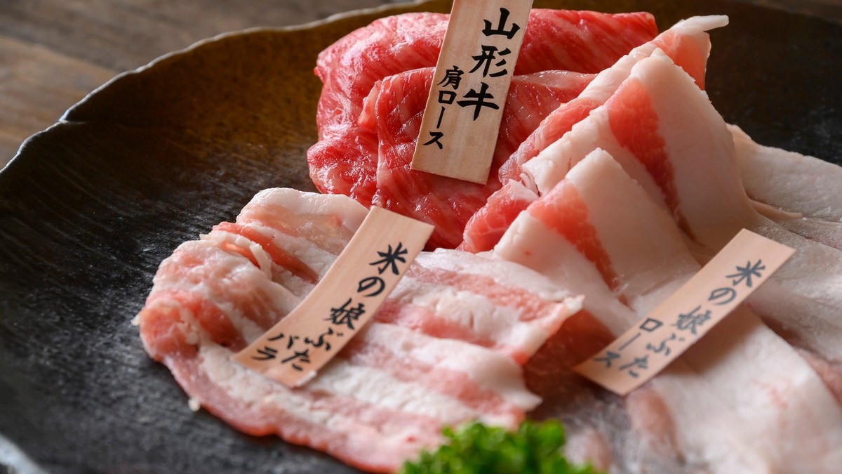 山形牛と米の娘豚を食べ比べ