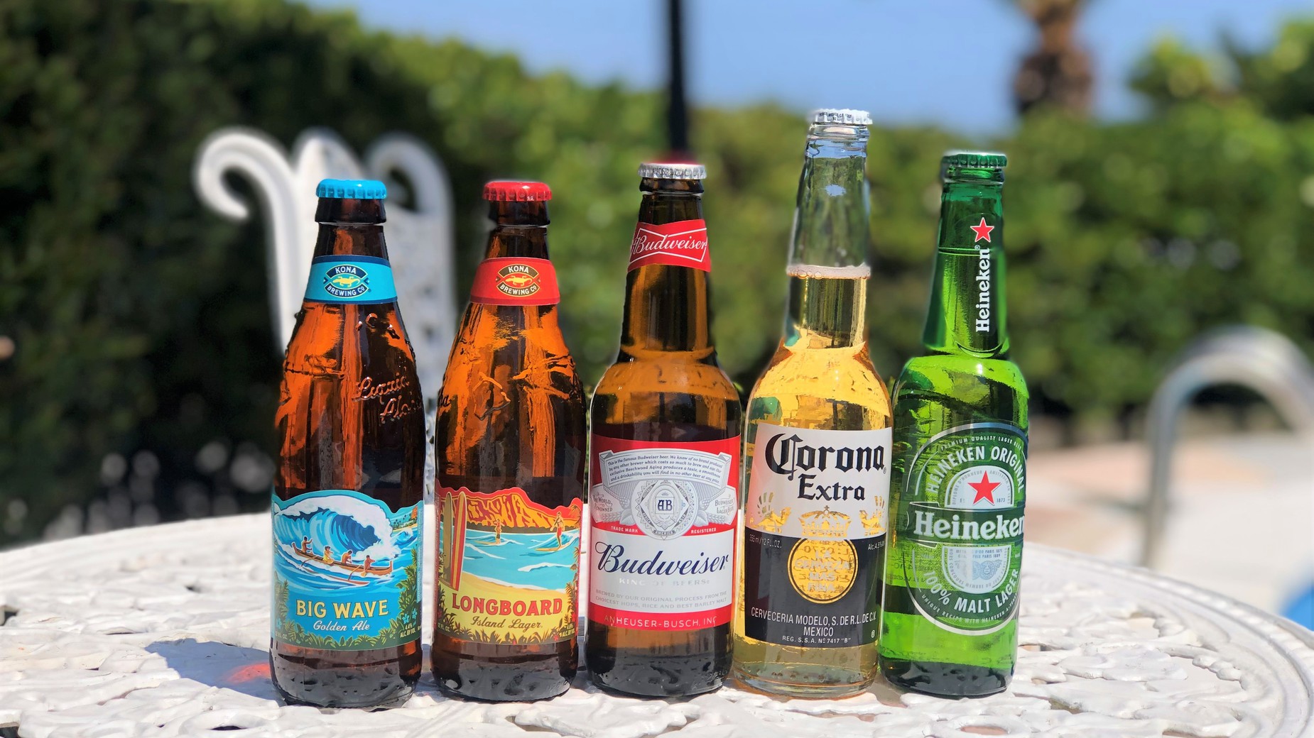 真夏のプールサイドで至極のビアタイムを♪