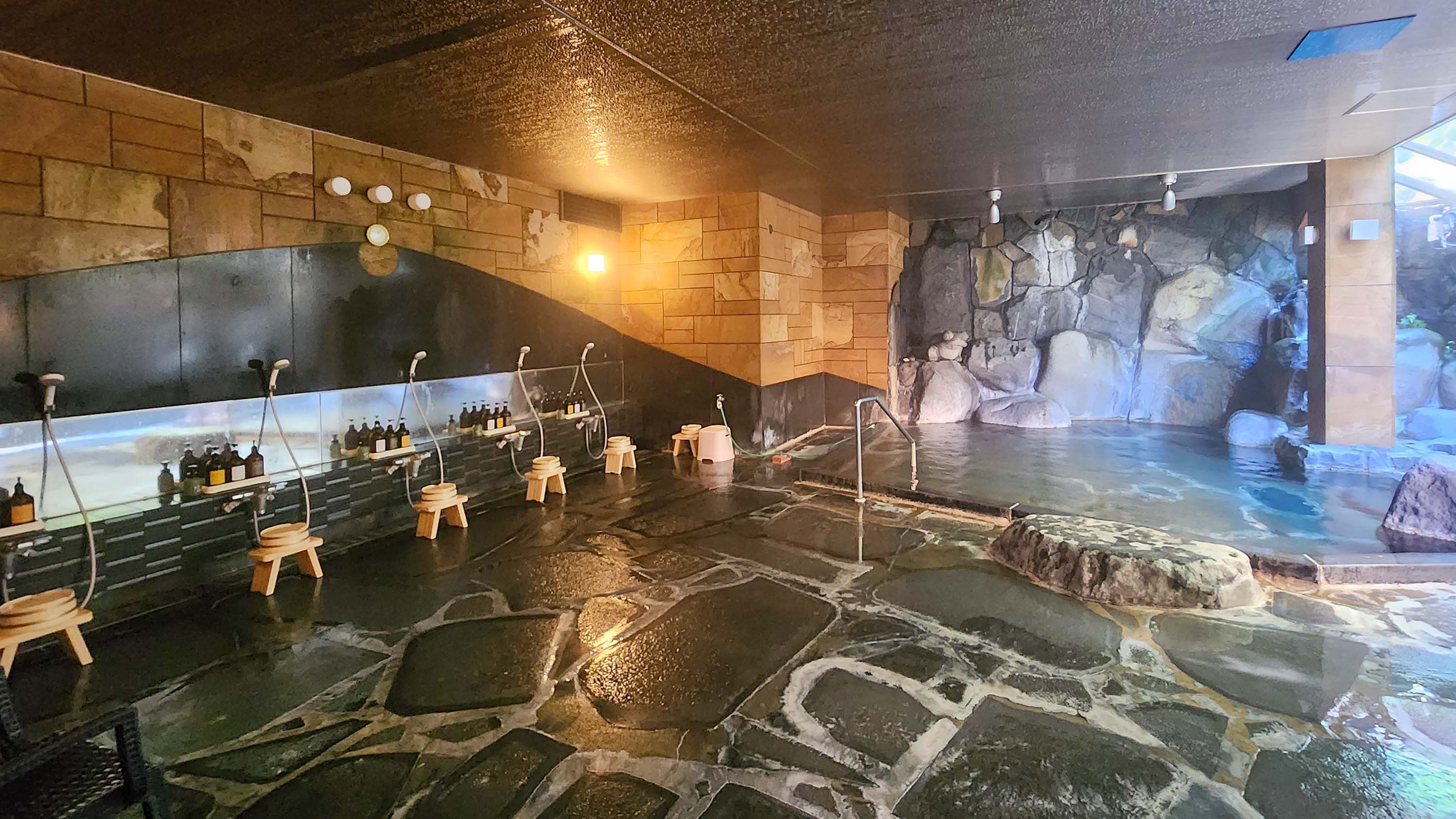 女性桂谷岩風呂(大浴場)