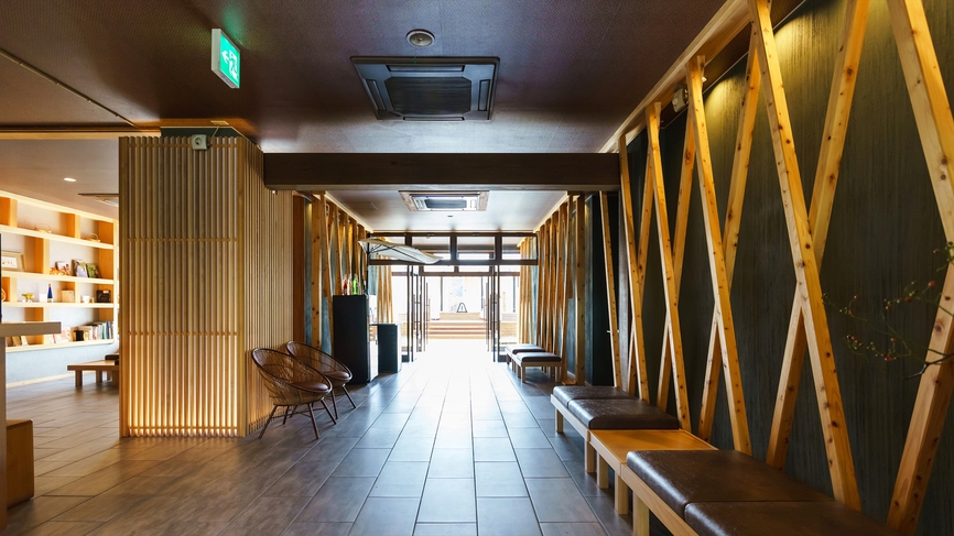 【旅館こぶし／ロビー】 モダンな和のテイストがお出迎え