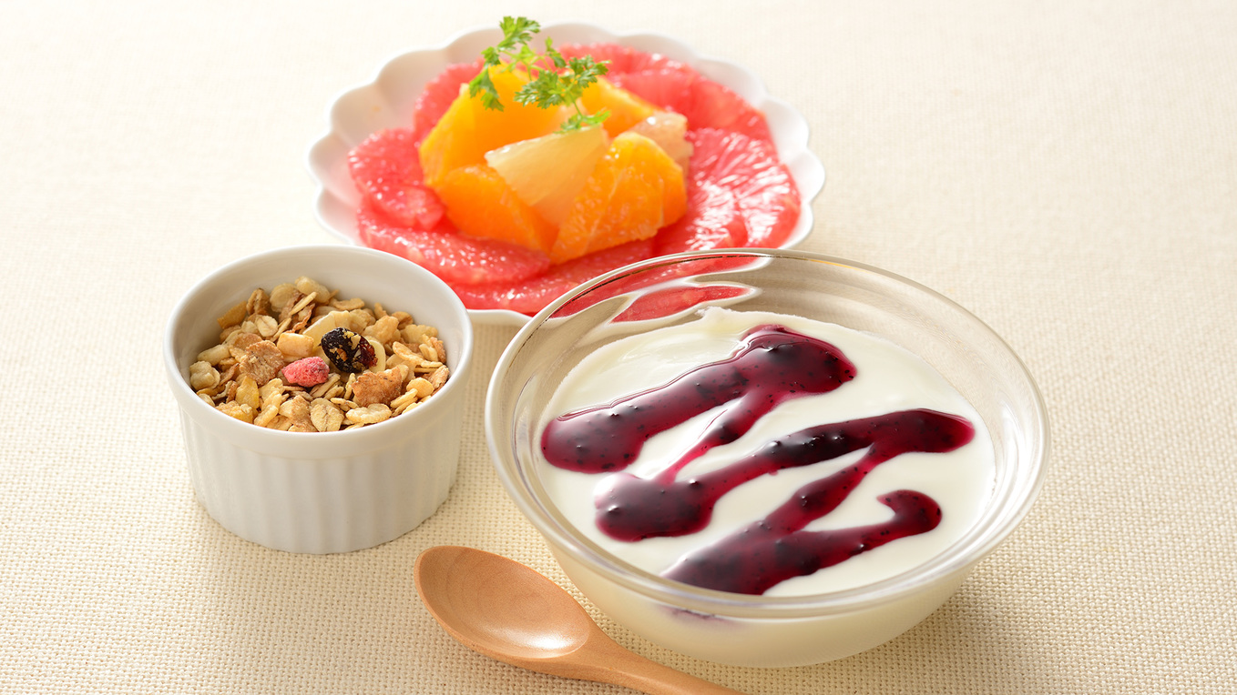 人気のヤスダヨーグルトとフルーツ