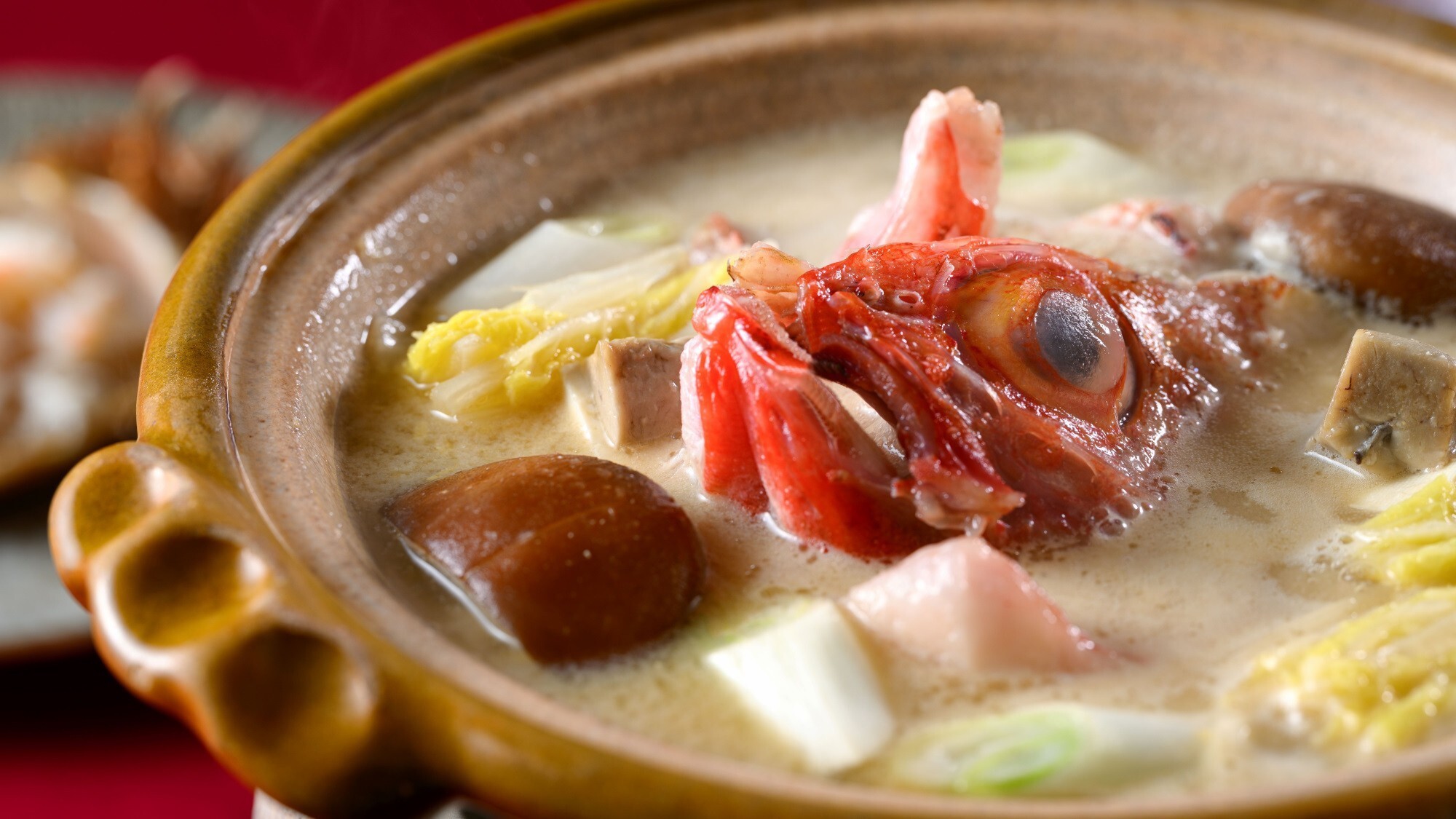 至高会席「茜山膳」一例／北海道産のめんめ（きんき）を使った、鄙の座ならではの深い味わい。