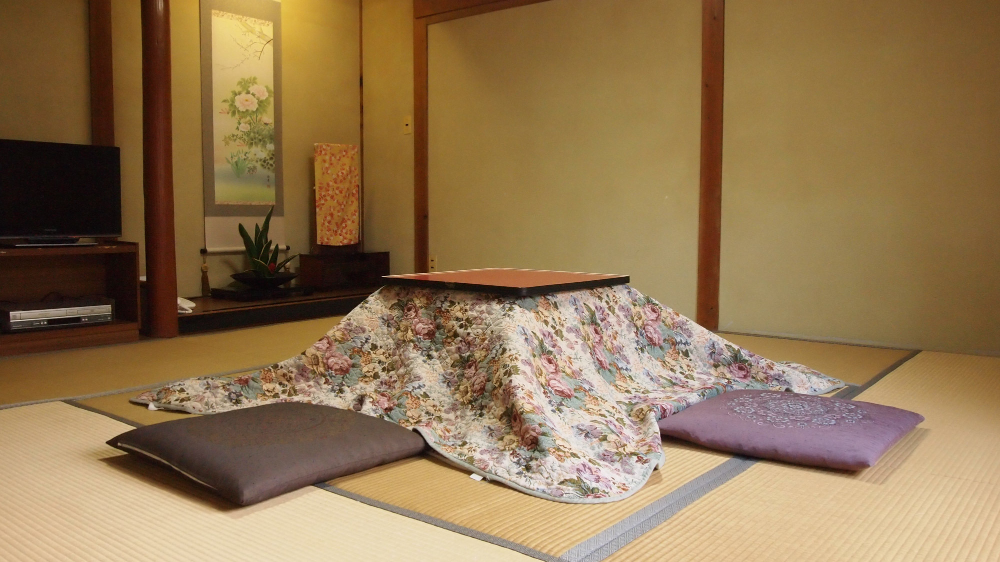 *【部屋一例】日本家屋の静かな佇まいを感じるお部屋でのんびりとお寛ぎ下さい。