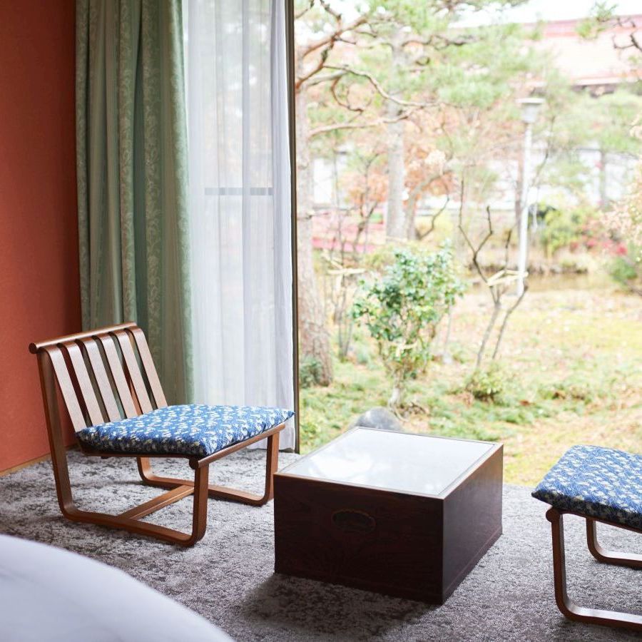 【日本庭園を眺める和室ベッドルーム】