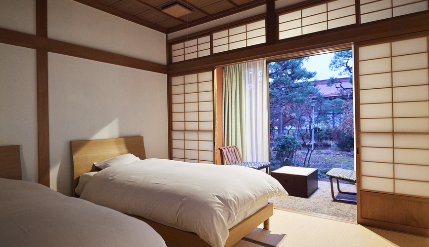 【日本庭園を眺める和室ベッドルーム】源泉内風呂付き