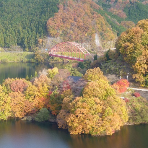 秋の青蓮寺湖