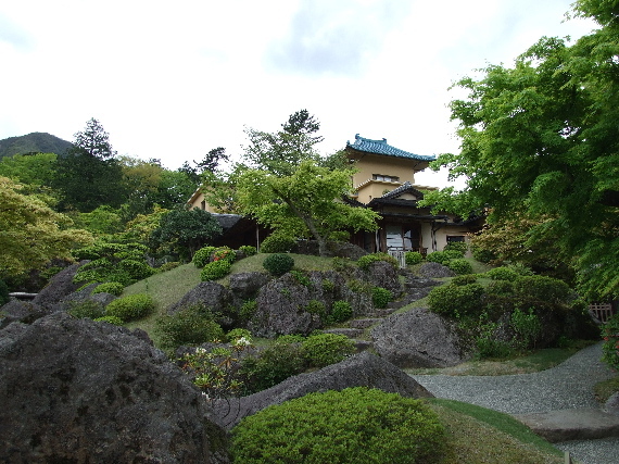 『箱根美術館』美しい日本庭園です。