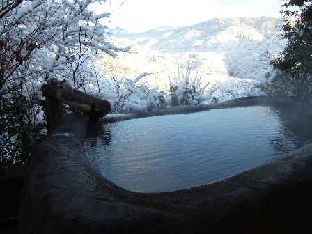 たまたまの雪景色になった時は、ほかほかの温泉で雪見風呂です