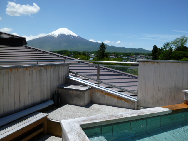展望露天風呂「天の川」から見た富士山