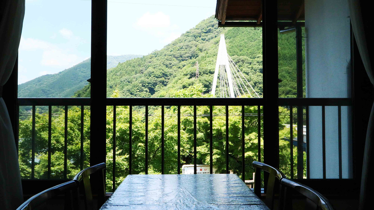 お部屋からの景観丹沢湖と自然を望めます