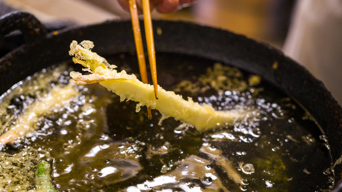 【夕食揚げたて天ぷら】会席料理の一品！揚げたてのえらべるお好み天婦羅が大好評♪