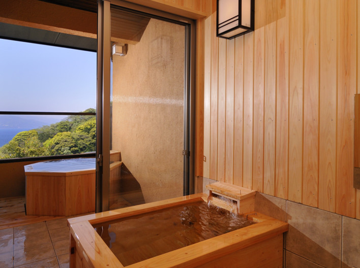 離れ貴賓室の客室露天風呂&展望内湯