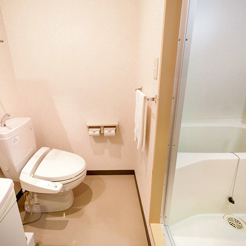・ツインルーム／浴槽・洗い場・洗面台・洗浄機能付きトイレがそれぞれ独立した広々バスルーム