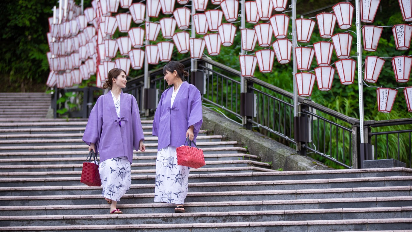 【街歩き】「ぼんぼり」も魅力のひとつ！例年開催されるぼんぼり祭りは多くの人で賑わいます（※現在中止）