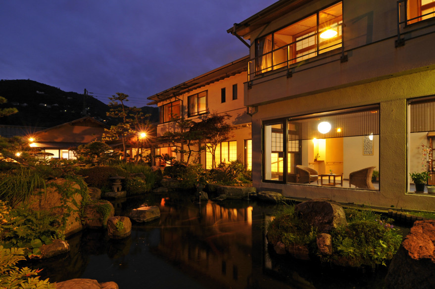 夕暮れのお宿しらなみ